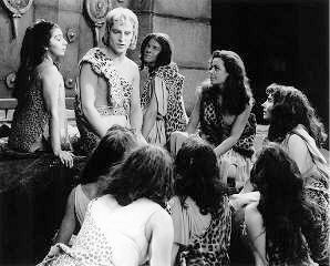 Dionysos (Jeremy) entourée de ses bacchantes