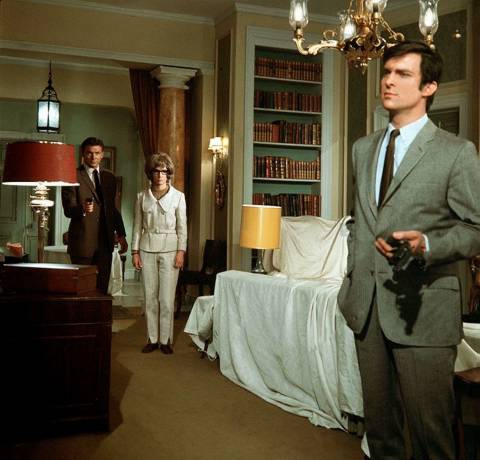  Steve Forrest, Patricia English et Jeremy Brett