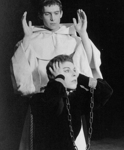 Jeremy (Frère Martin Ladvenu) et Jeanne (Jessie Evans)