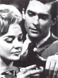 Sylvia Syms (Kay McCone) et Jeremy (Plinlo Ceccho)